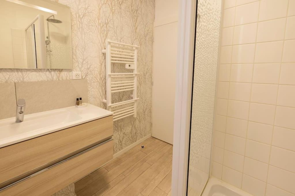 Le Cosy C - T2 Tout Equipe - Centre-Ville Gare Montluçon Kültér fotó